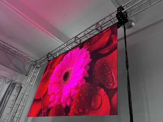 Écran d'affichage LED à rouleaux P1.953mm Pour la salle de classe de l'école, l'église, la salle de réunion, les spectacles